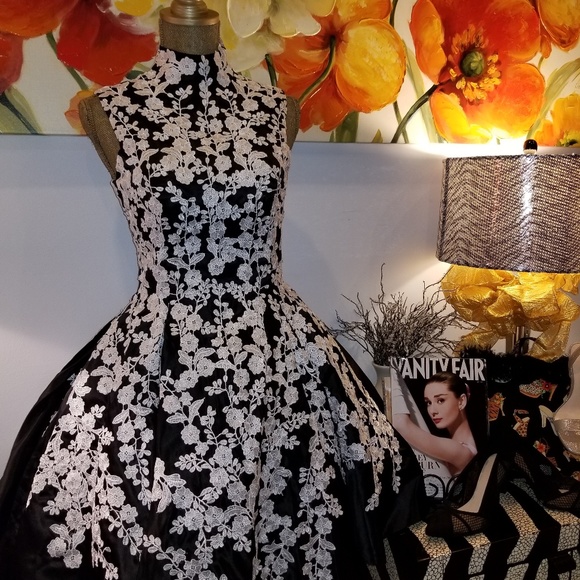 Dresses & Skirts - ❤❤BEAUTIFUL Vintage Style Black Dress❤❤